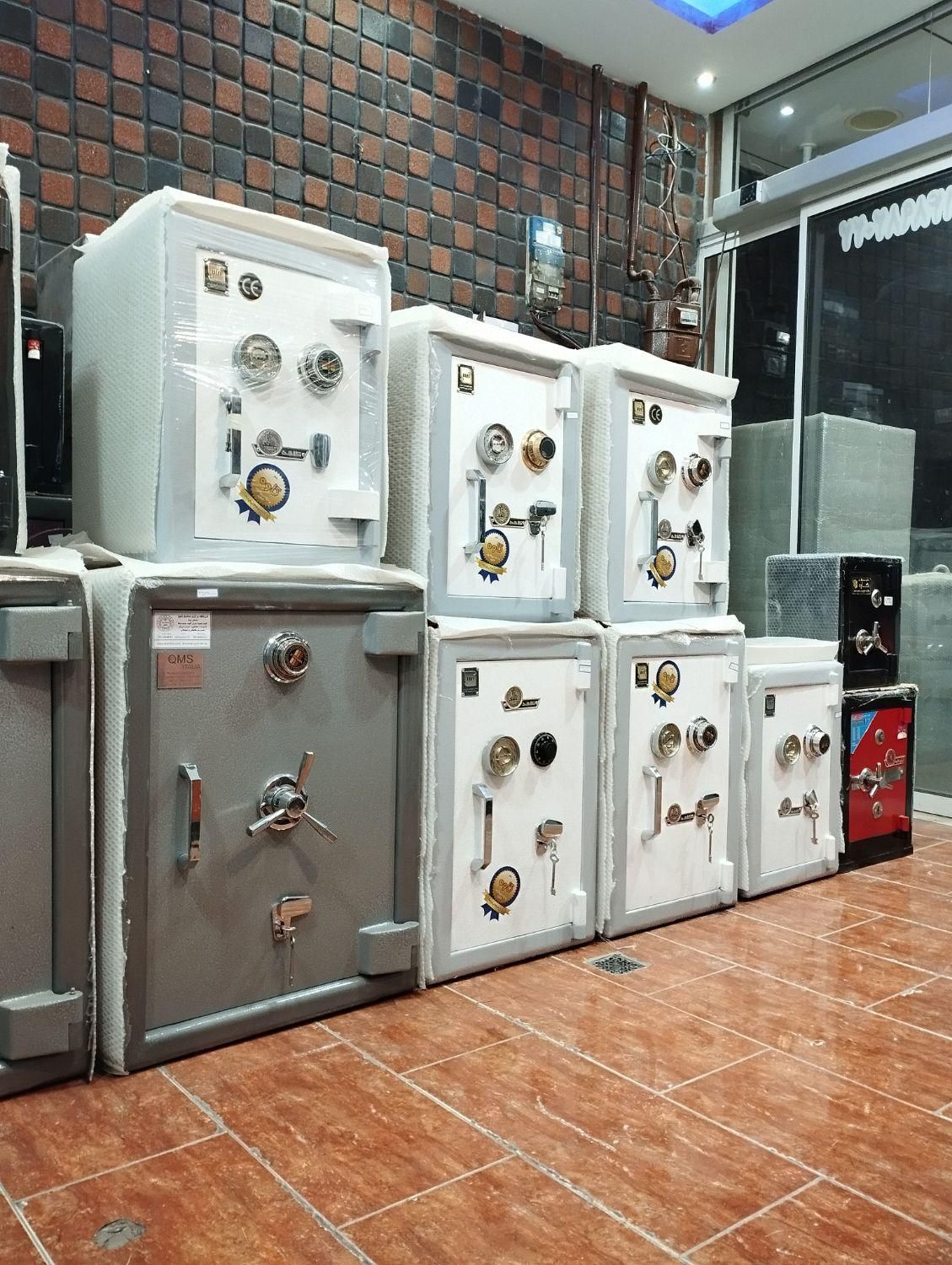 نمایشگاه گاوصندوق کاوه و ایران کاوه(میدان نماز)|ابزارآلات|یزد, |دیوار