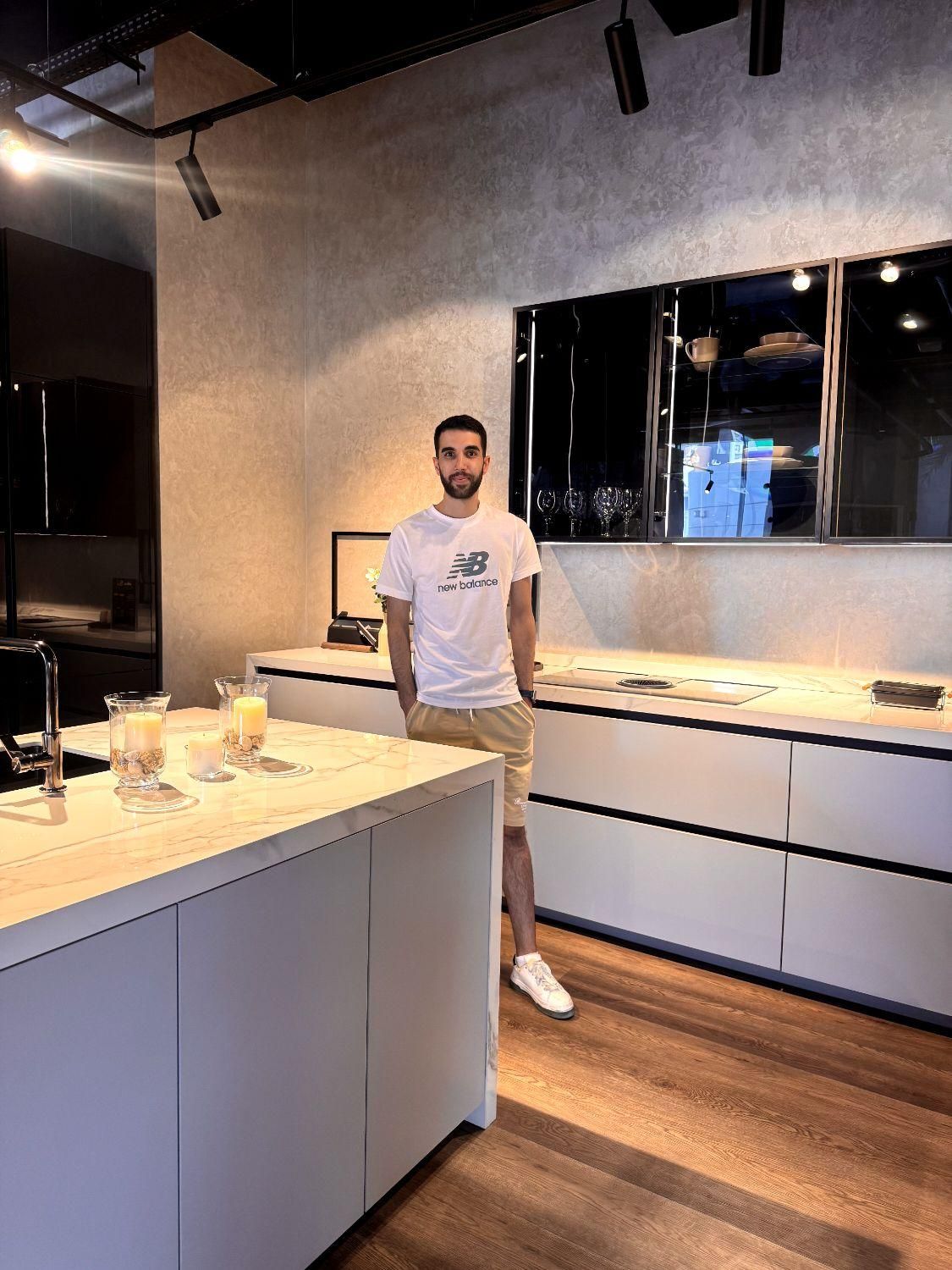 کابینت/کمد/بازسازی /و اجرای انواع سازه های چوبی|خدمات پیشه و مهارت|رشت, توشیبا|دیوار