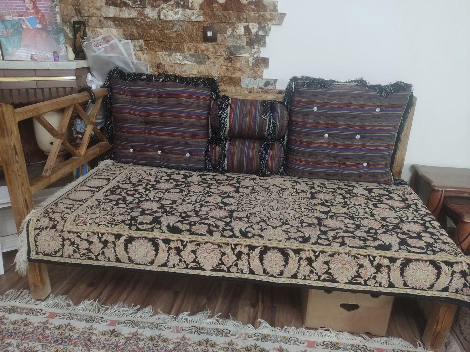 تخت سنتی|مبلمان خانگی و میز عسلی|کرج, باغستان|دیوار