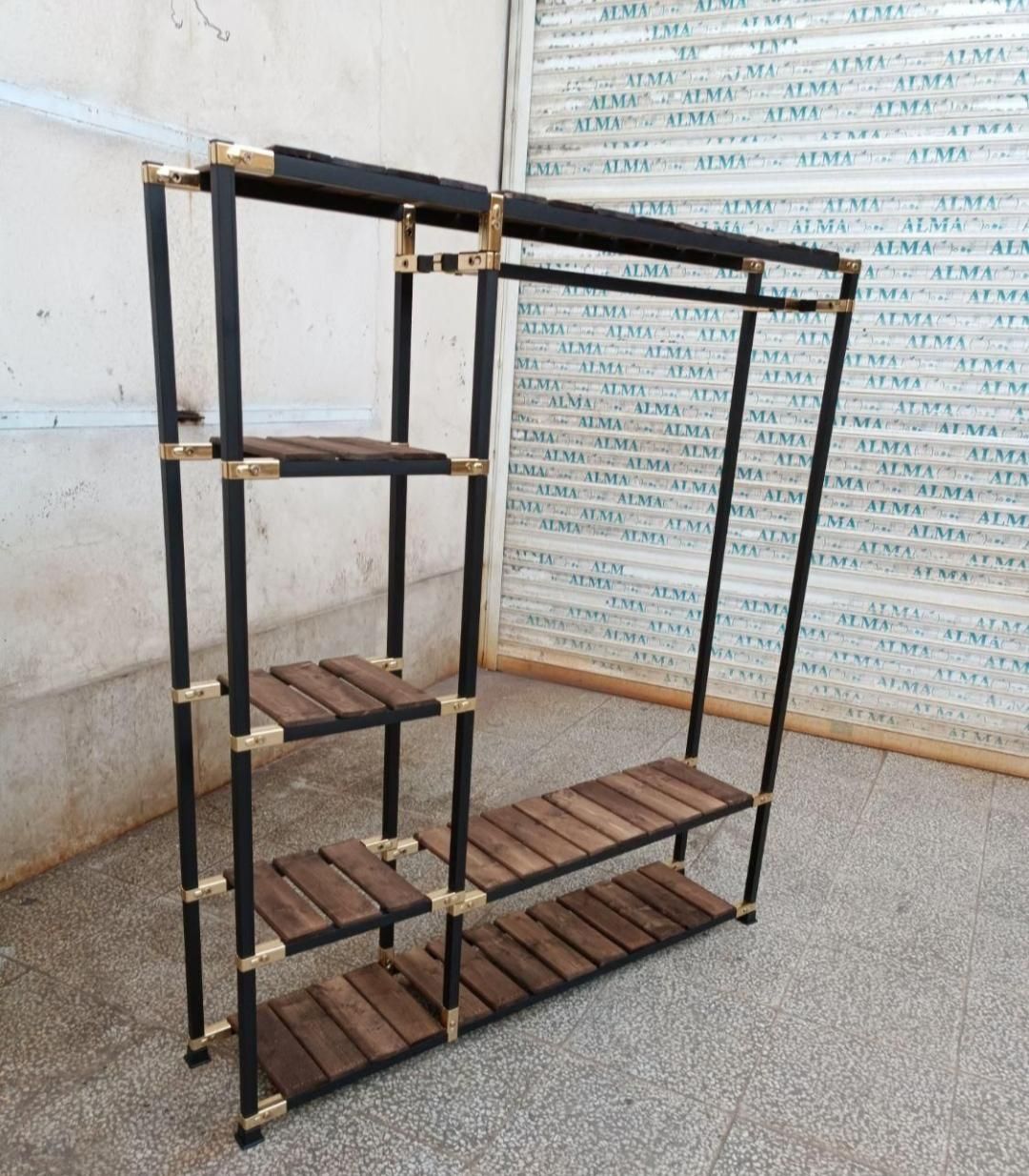 رگال/آویز لباس/قفسه چوب و فلز|کتابخانه، شلف، قفسههای دیواری|شیراز, فخرآباد (دروازه کازرون)|دیوار