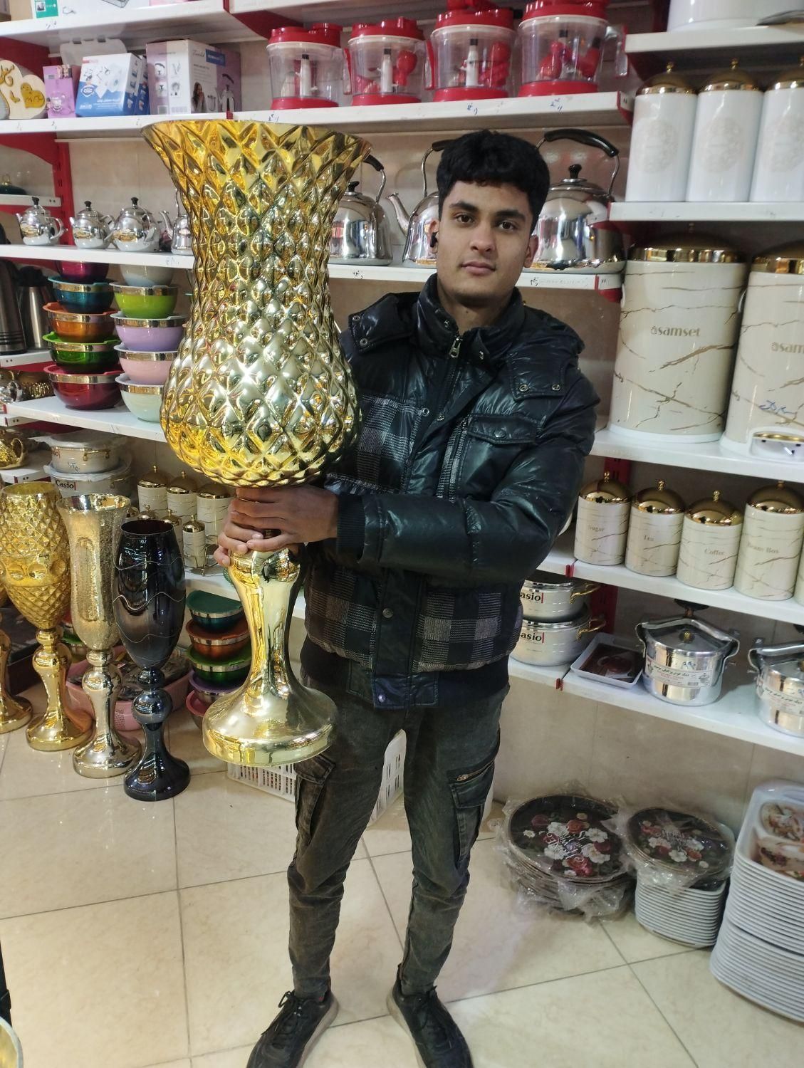 گلدان طلایی بلند با آبکاری و طراحی زیبا و دلنشین|صنایع دستی و سایر لوازم تزئینی|مشهد, پورسینا|دیوار
