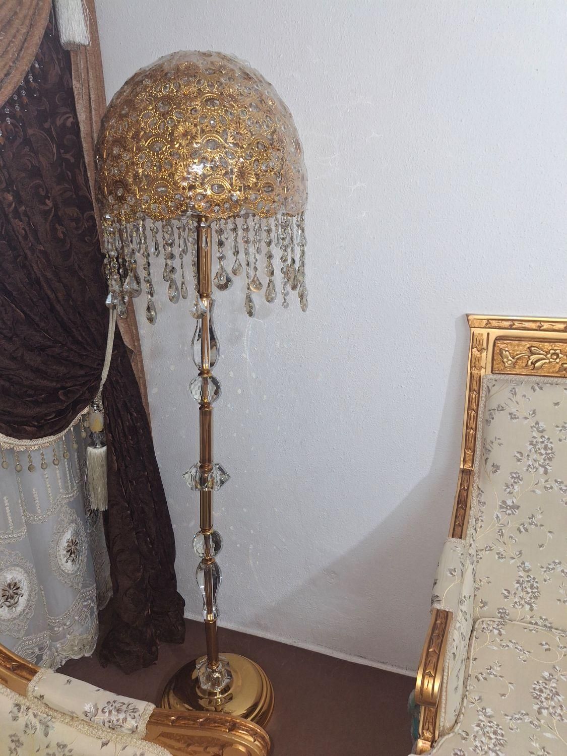 کنار سالنی شیک در حد نوع با آبکاری با کیفیت بالا|چراغ خواب و آباژور|پاکدشت, |دیوار