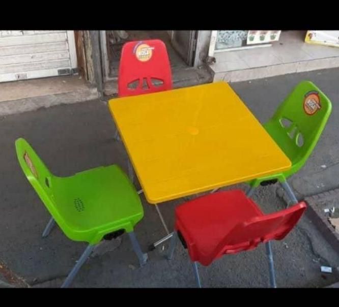 میزو صندلی پلاستیکی پایه فلزی|میز و صندلی غذاخوری|کرمانشاه, |دیوار