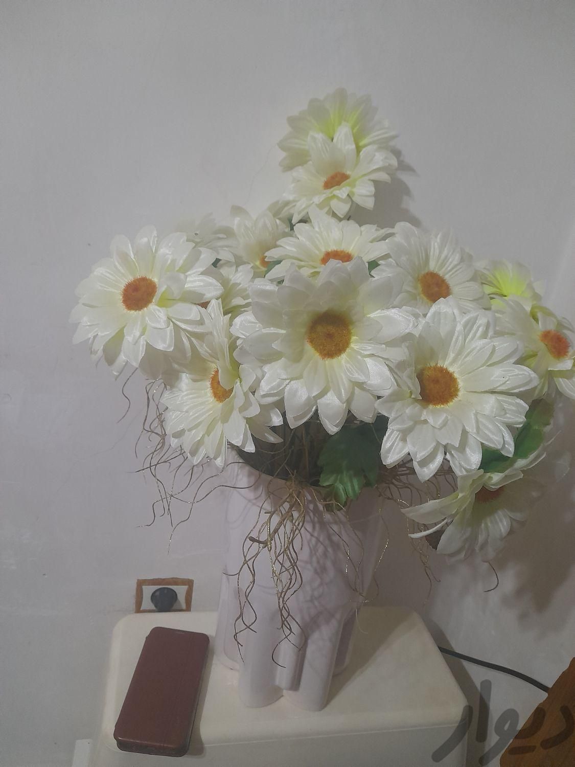 گل زیباگل|گل مصنوعی|نورآباد, |دیوار