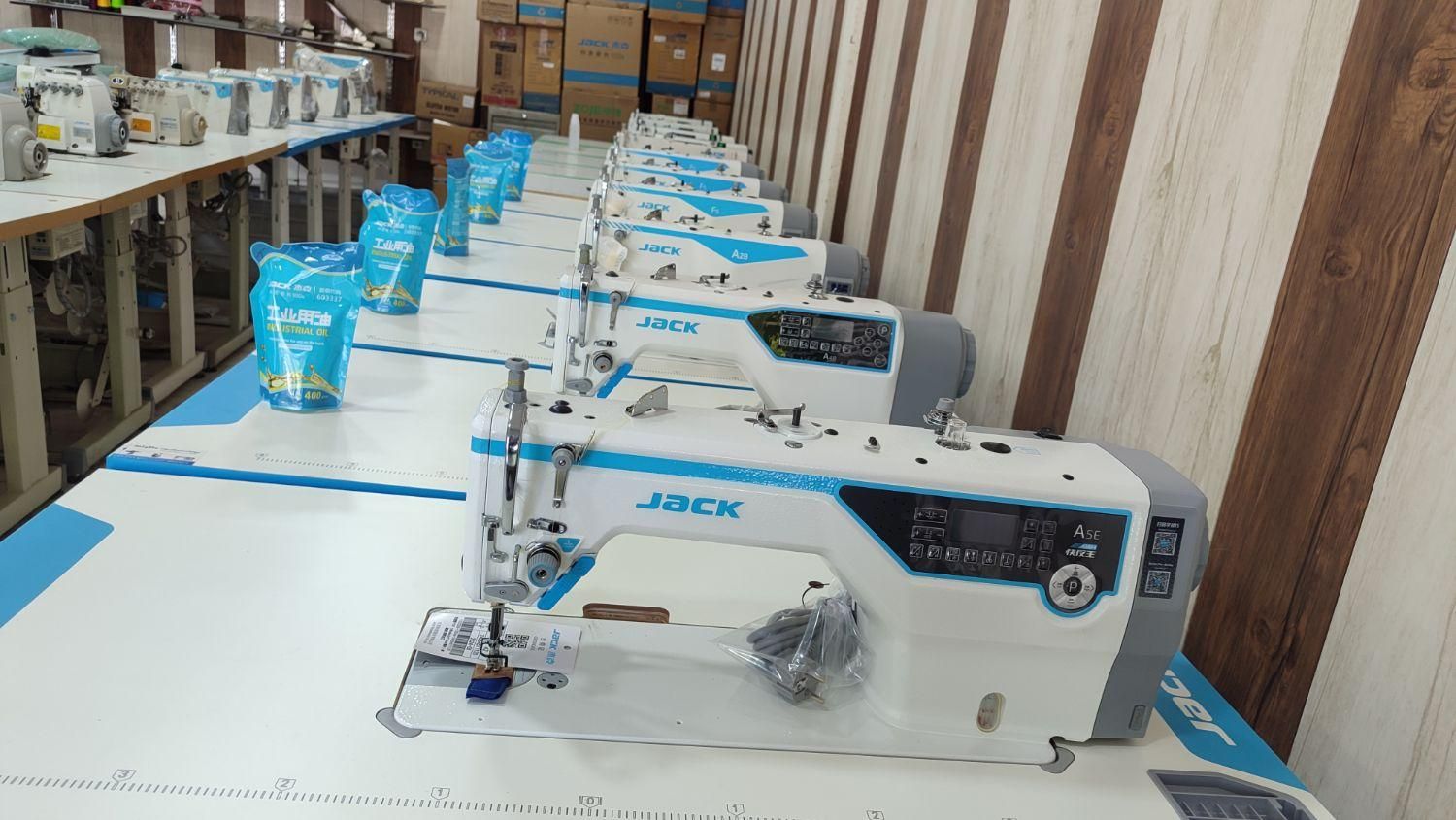 چرخ خیاطی و میز مکش الماس|چرخ خیاطی و ریسندگی|اصفهان, خواجه عمید|دیوار