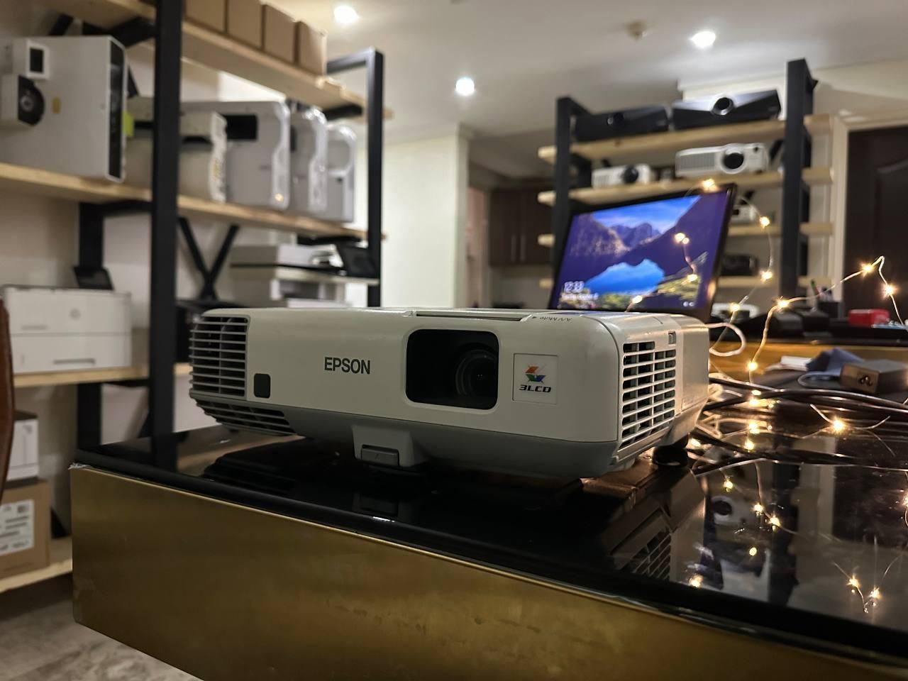ویدئو پروژکتور EPSON 95|تلویزیون و پروژکتور|قم, سالاریه|دیوار