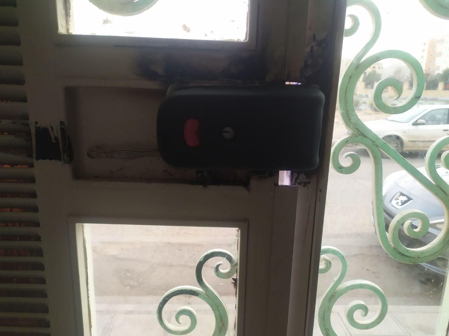 نصب قفل برقی و جک آرامبند تگ و ریموتی کردن آیفون|خدمات پیشه و مهارت|قم, باجک دو|دیوار