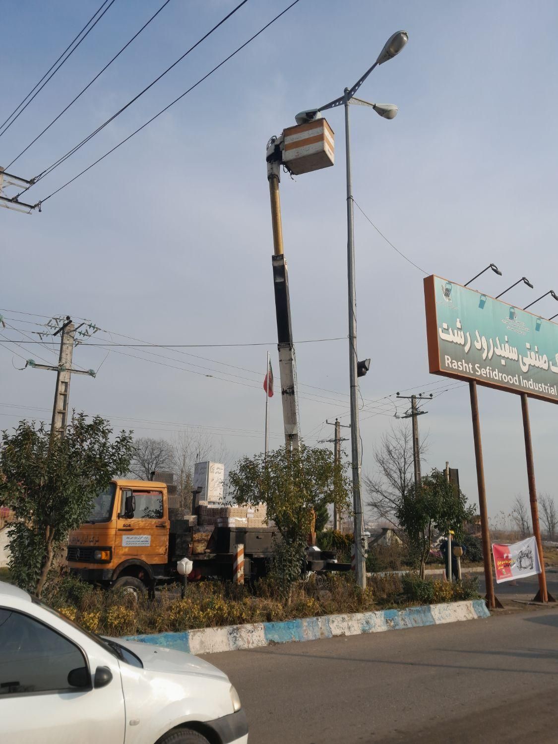 اجاره بالابر خاور ۱۸ و ۱۶متری و بالابر نیسان ۱۳متر|خدمات حمل و نقل|رشت, گلباغ نماز|دیوار
