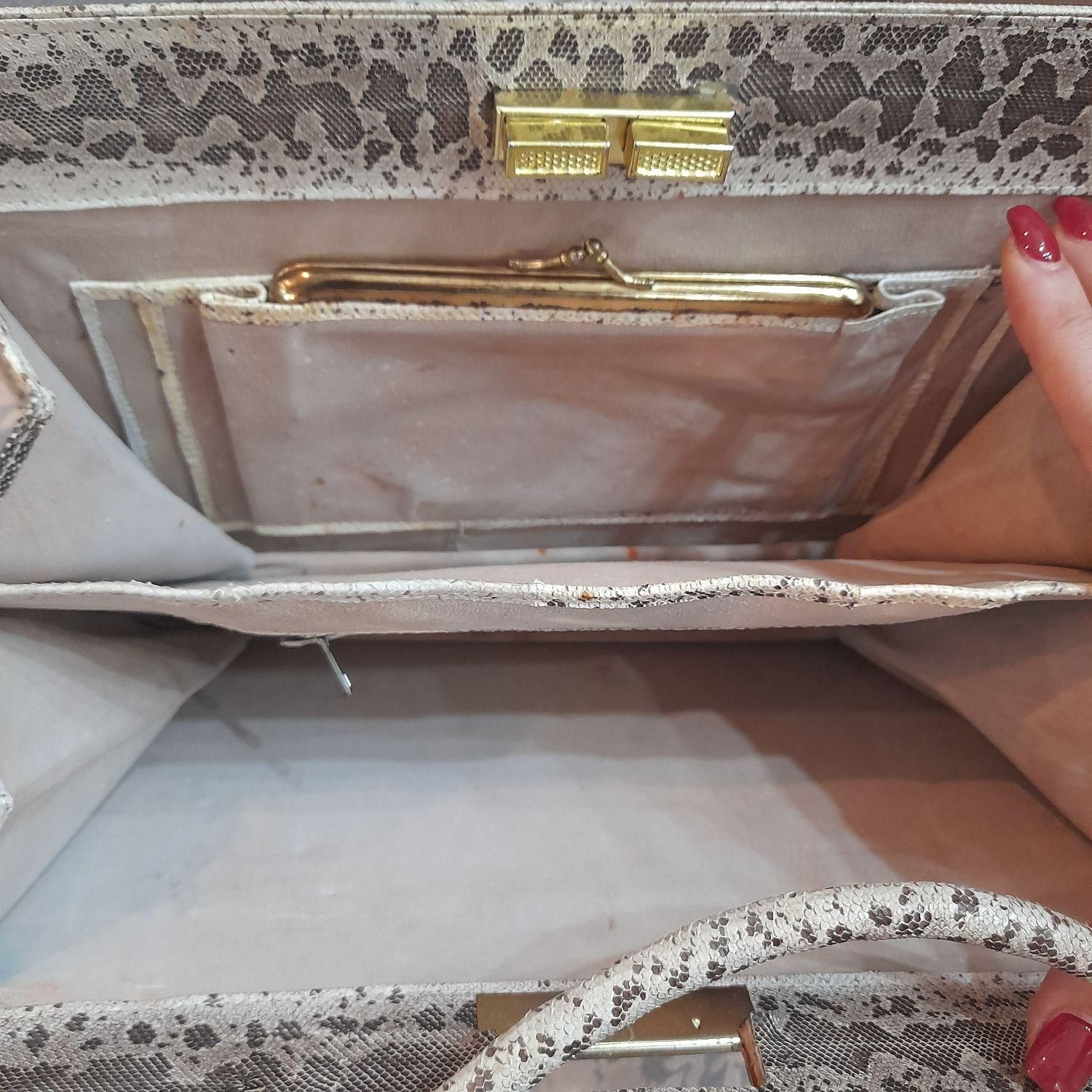 کیف   دستی قدیمی چرم اصل کلکسیونی|کلکسیون اشیاء عتیقه|تهران, بهاران|دیوار