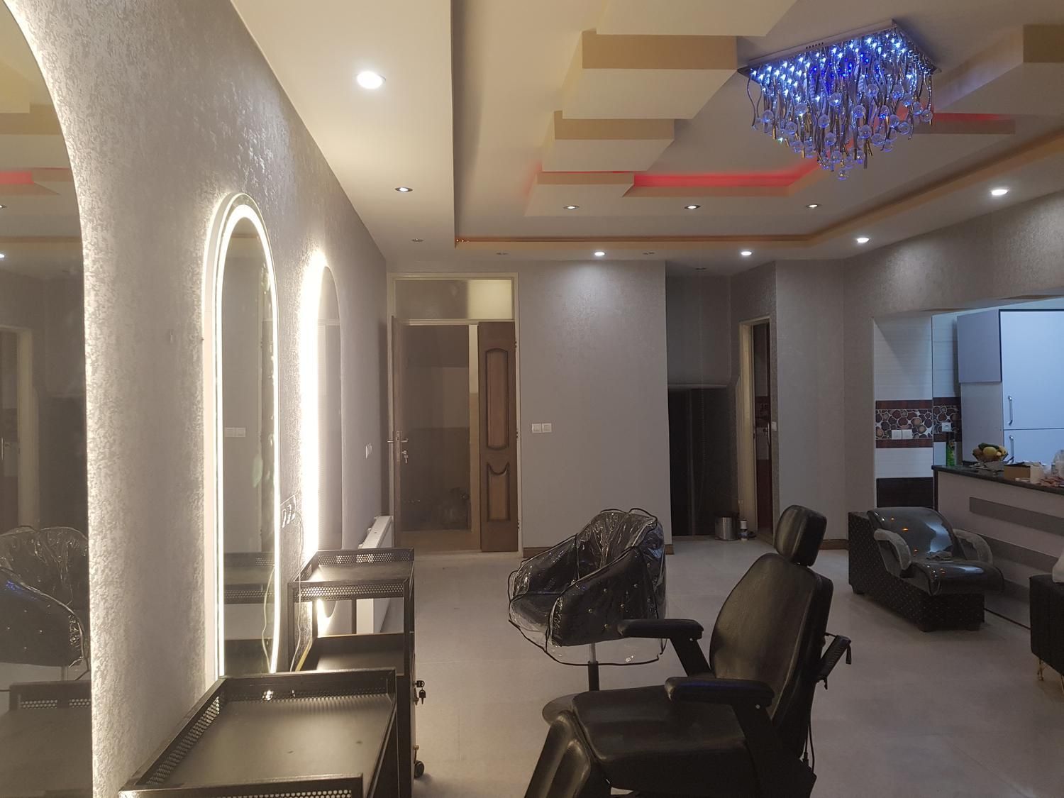 آینه قدی نوری|آرایشگاه و سالن‌های زیبایی|یزد, |دیوار