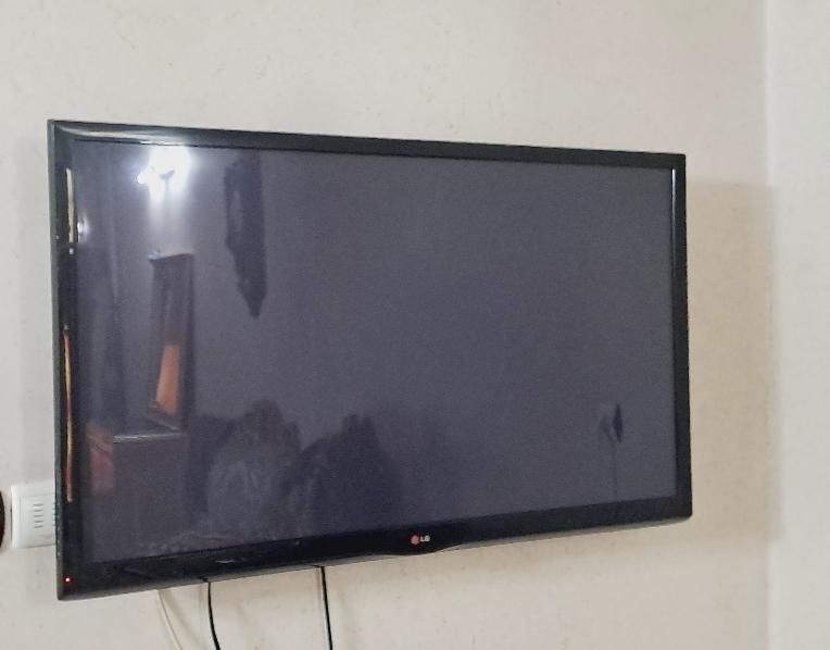 تلویزیون ۴۲ اینچ LG|تلویزیون و پروژکتور|اراک, |دیوار
