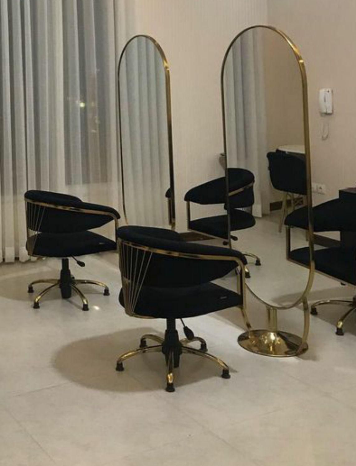 دکور آرایشگاه آینه طلایی فلزی|آرایشگاه و سالنهای زیبایی|مشهد, نوید|دیوار