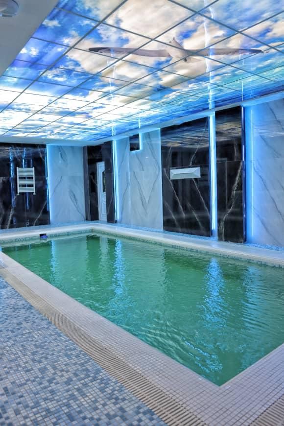 استخر دار متفاوت کد0|اجارهٔ کوتاهمدت ویلا و باغ|بندر انزلی, متروپل|دیوار