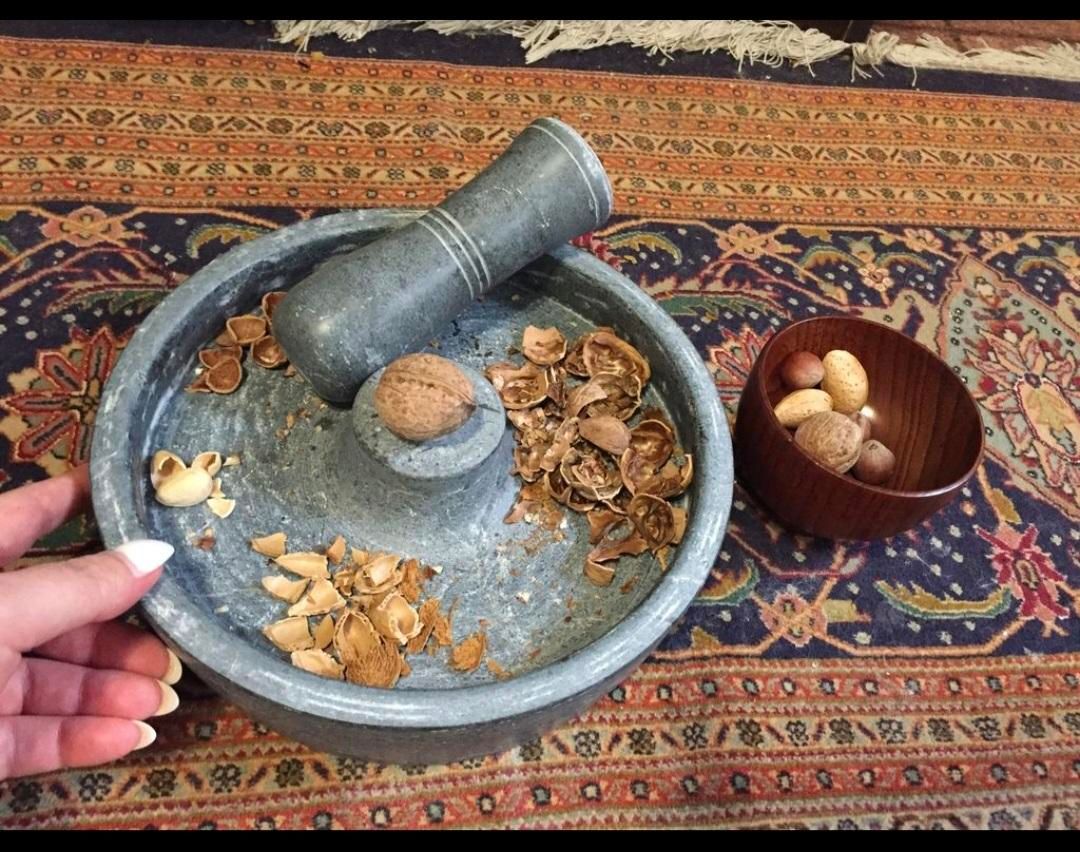 گردوشکن سنگی|ظروف پخت‌وپز|مشهد, خین عرب|دیوار