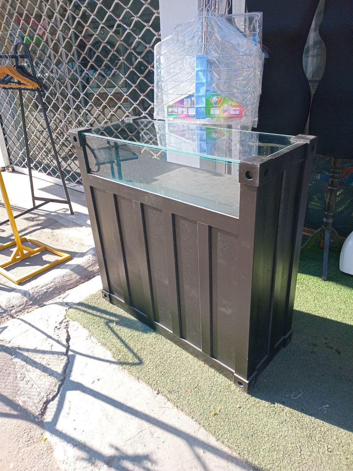 صفحه پانچ رگال پیشخوان تابلو پینترستی مبرهن|فروشگاه و مغازه|رشت, استادسرا|دیوار