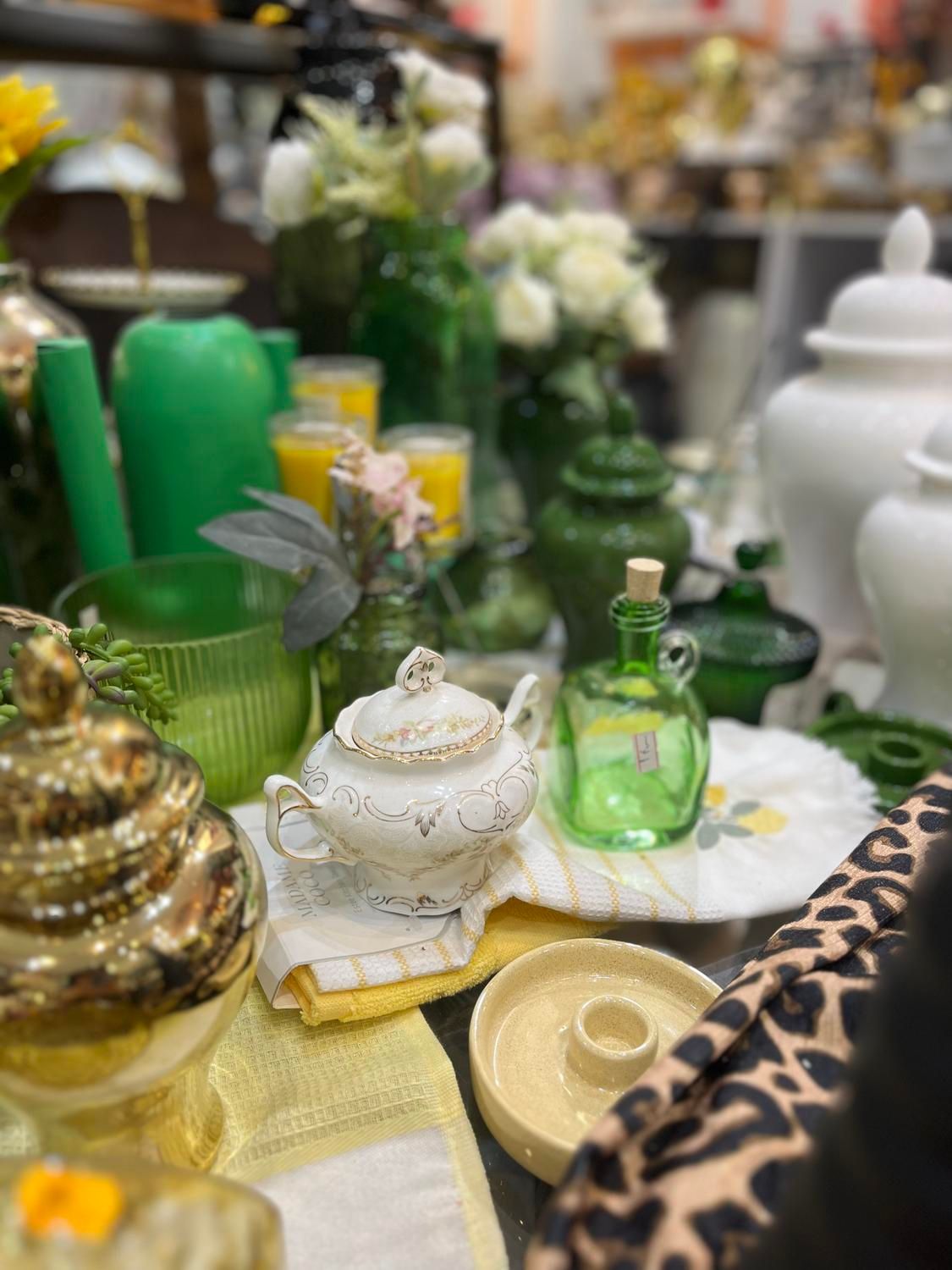 ست دکوری و گل و گلدان رنگ سبز و طلایی|صنایع دستی و سایر لوازم تزئینی|بندرعباس, |دیوار