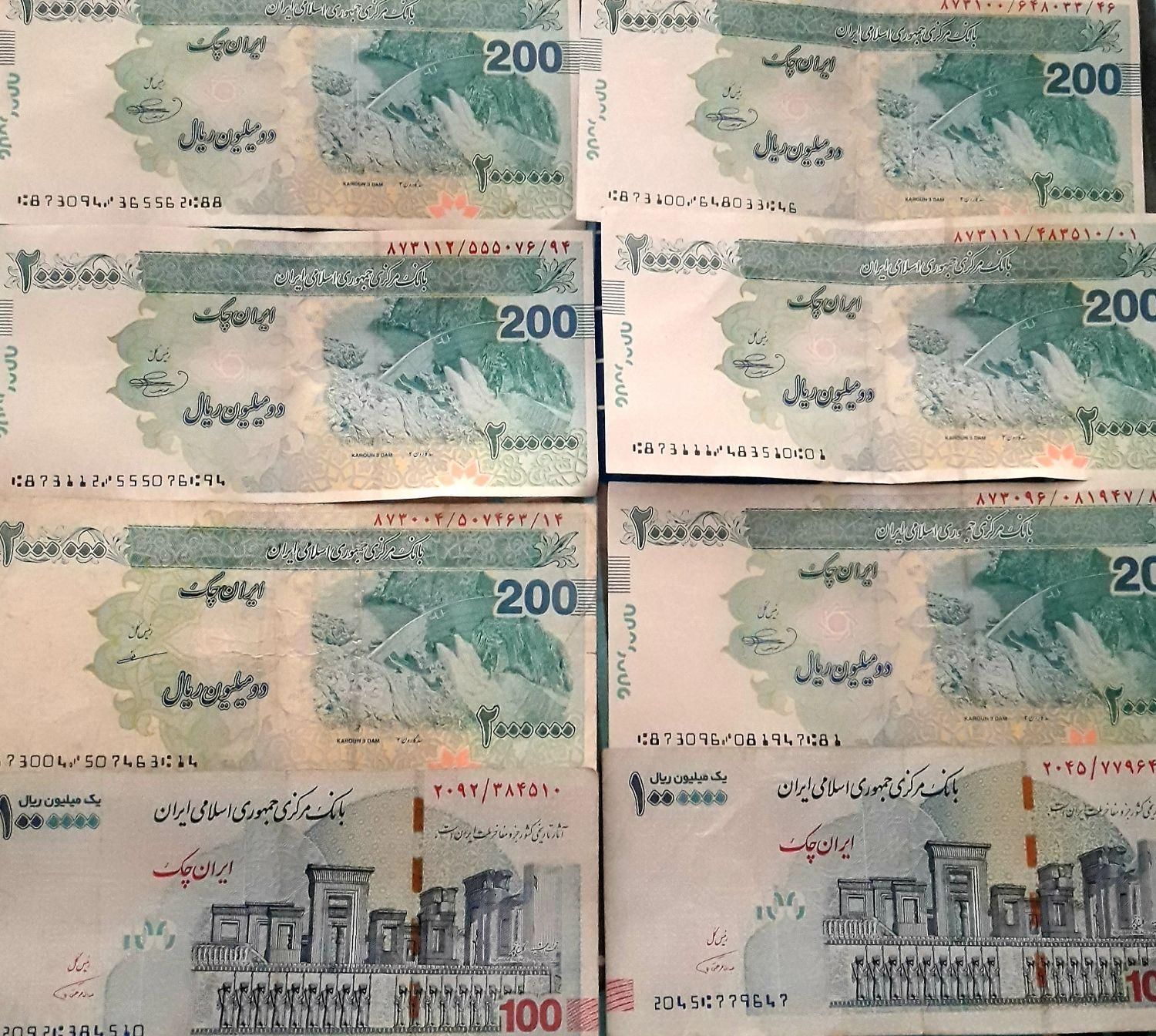 تعدادی تراول 200و100 با امضای قرمز کلکسیونی|کلکسیون سکه، تمبر، اسکناس|تهران, حافظیه|دیوار