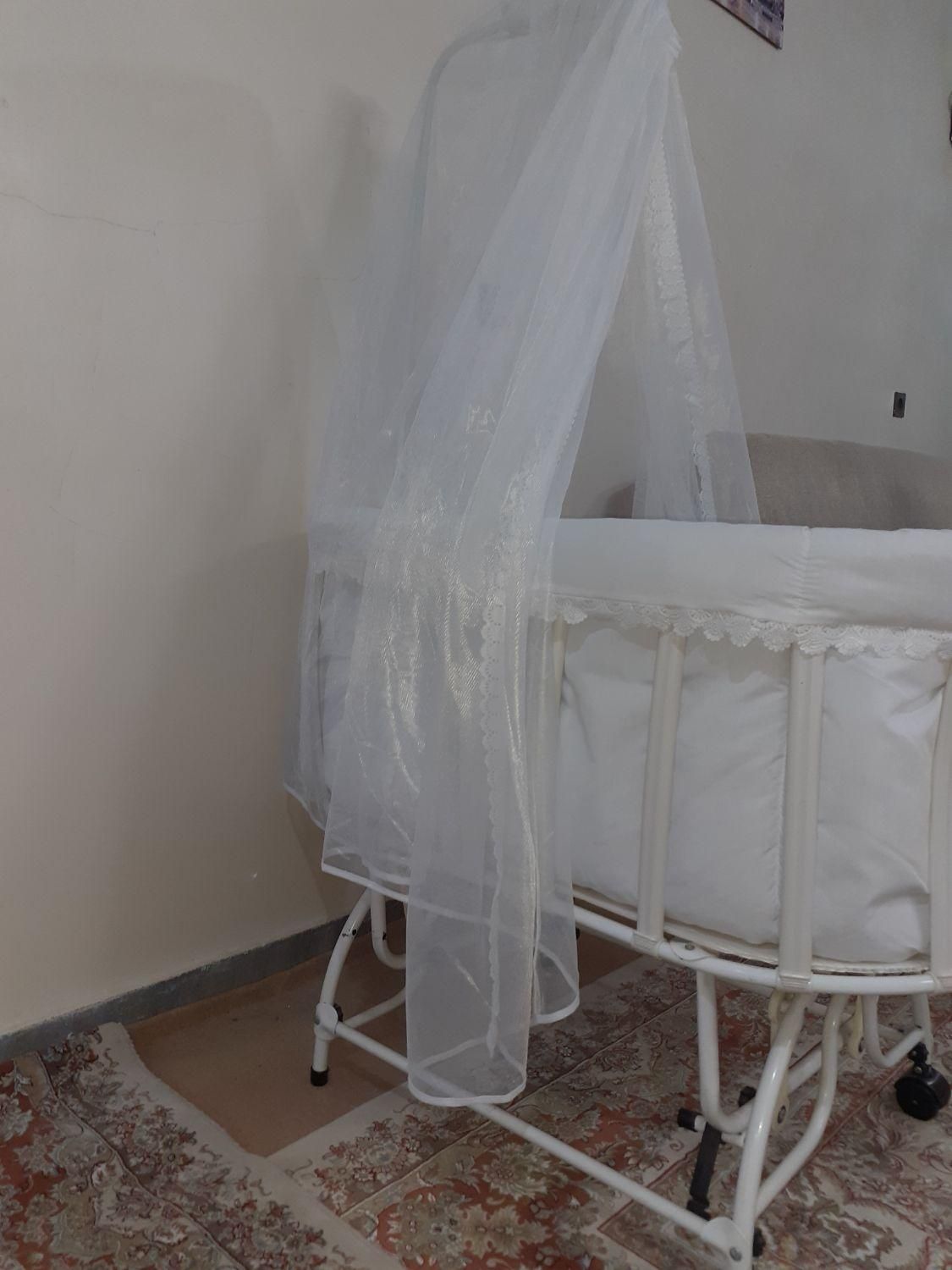 تخت ، گهواره متحرک 222|تخت و صندلی بچه|ساری, |دیوار