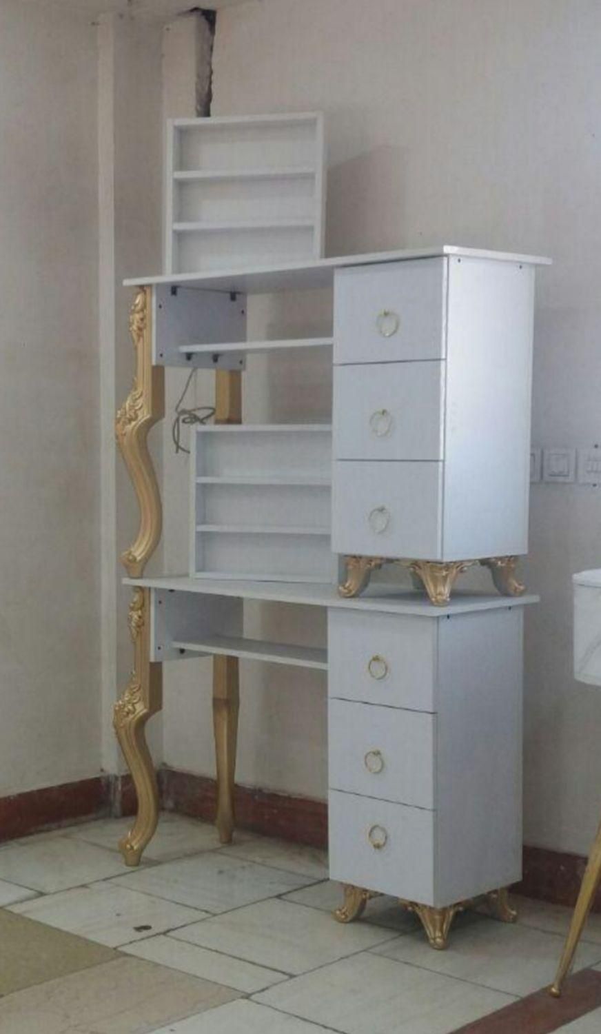 صندلی آینه کنسول ترولی تخت تتو پاف میز کاشت ناخن|آرایشگاه و سالن‌های زیبایی|شیراز, شهرک فرزانگان|دیوار