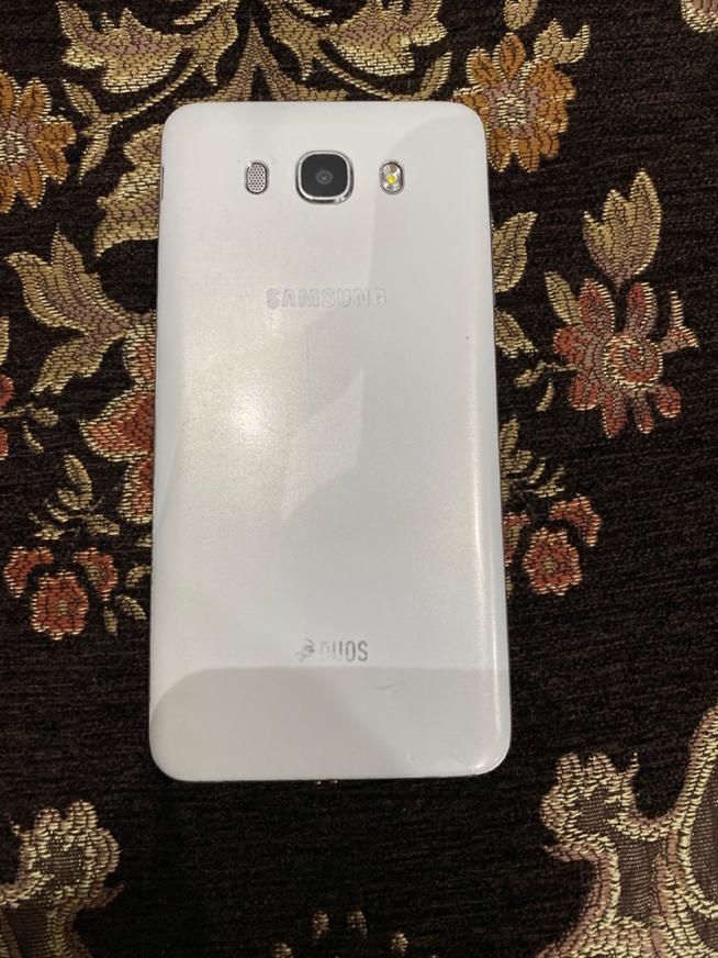 سامسونگ Galaxy J7 (2016) با حافظهٔ ۱۶ گیگابایت|موبایل|زیرآب, |دیوار