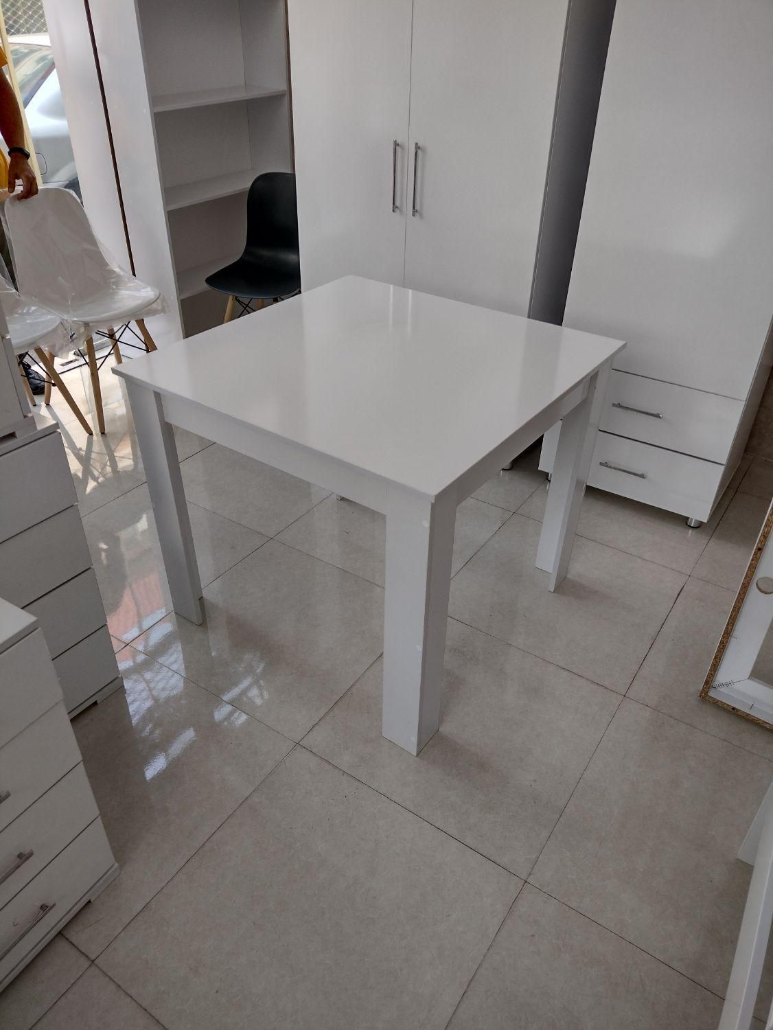 میز 4نفره مناسب غذا خوری. میزکار وغیره|میز و صندلی غذاخوری|رشت, آب آسیاب|دیوار