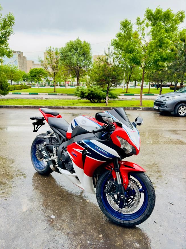 موتور cbr1000مدل ۲۰۱۱|موتورسیکلت|تهران, ولنجک|دیوار