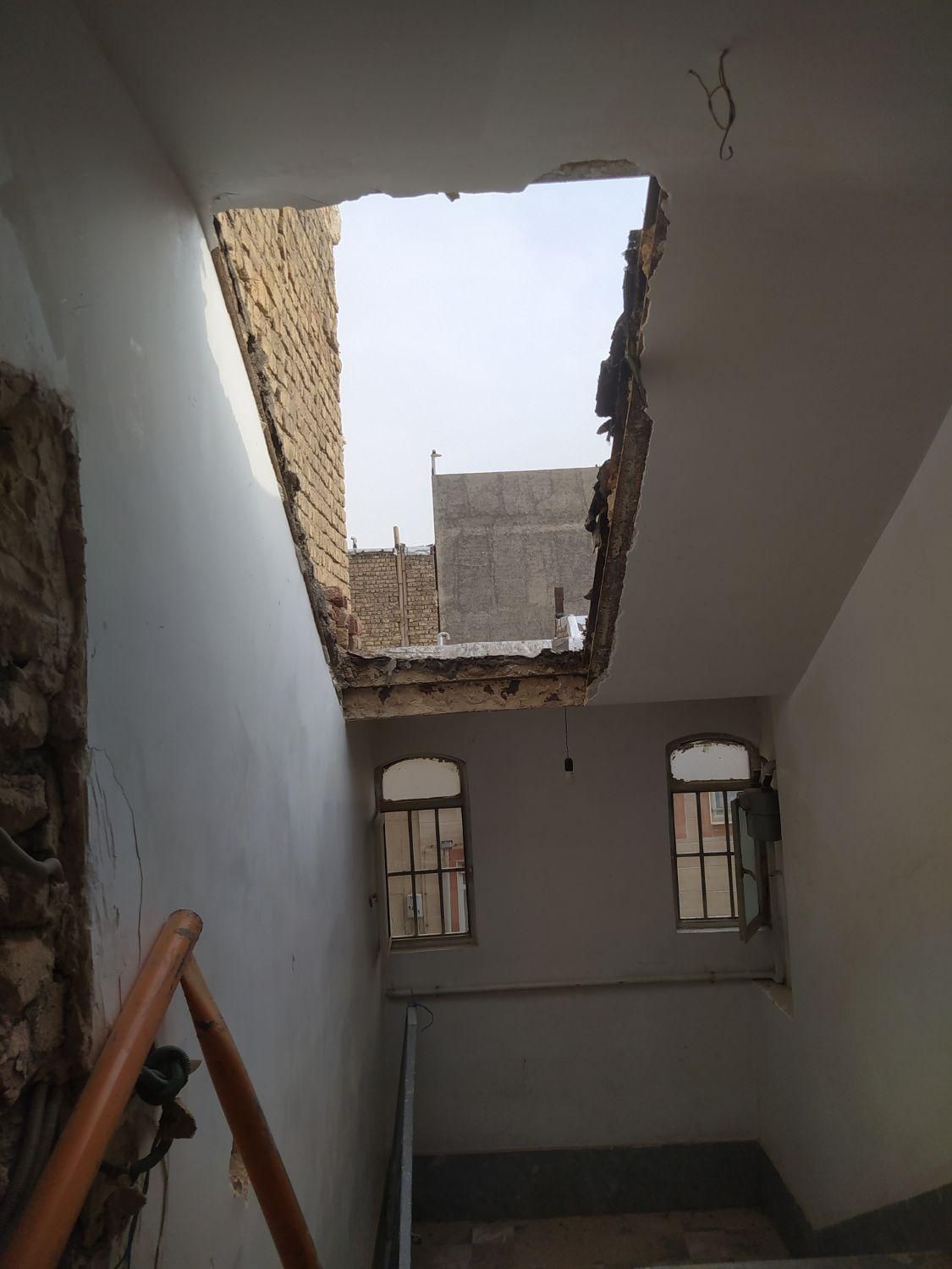 انجام انواع تخریب ساختمان کلی و جزئی|خدمات پیشه و مهارت|ساوه, |دیوار