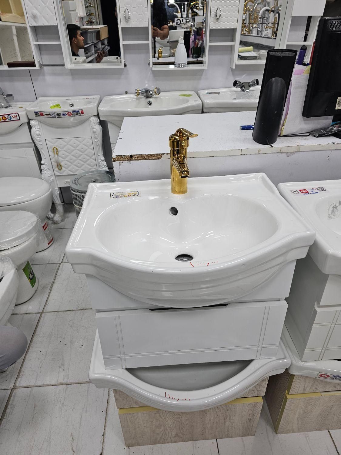 روشویی کابینتی ۵۰ در ۴۲ ضد آب. زعیم|لوازم سرویس بهداشتی|کرج, شاهینویلا|دیوار