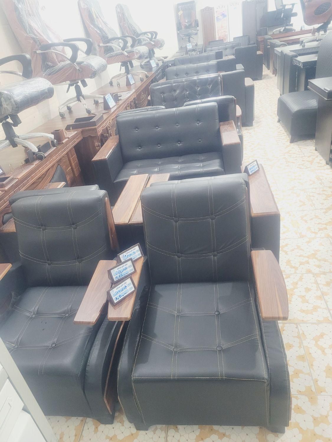 مبل ادری نیم ست چرم|دفتر کار|یزد, |دیوار