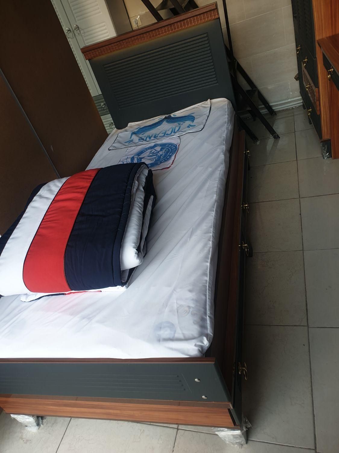 سرویس خواب تخت کمد بوفه میز ارایش میز تحریر تشک|تخت و سرویس خواب|همدان, |دیوار