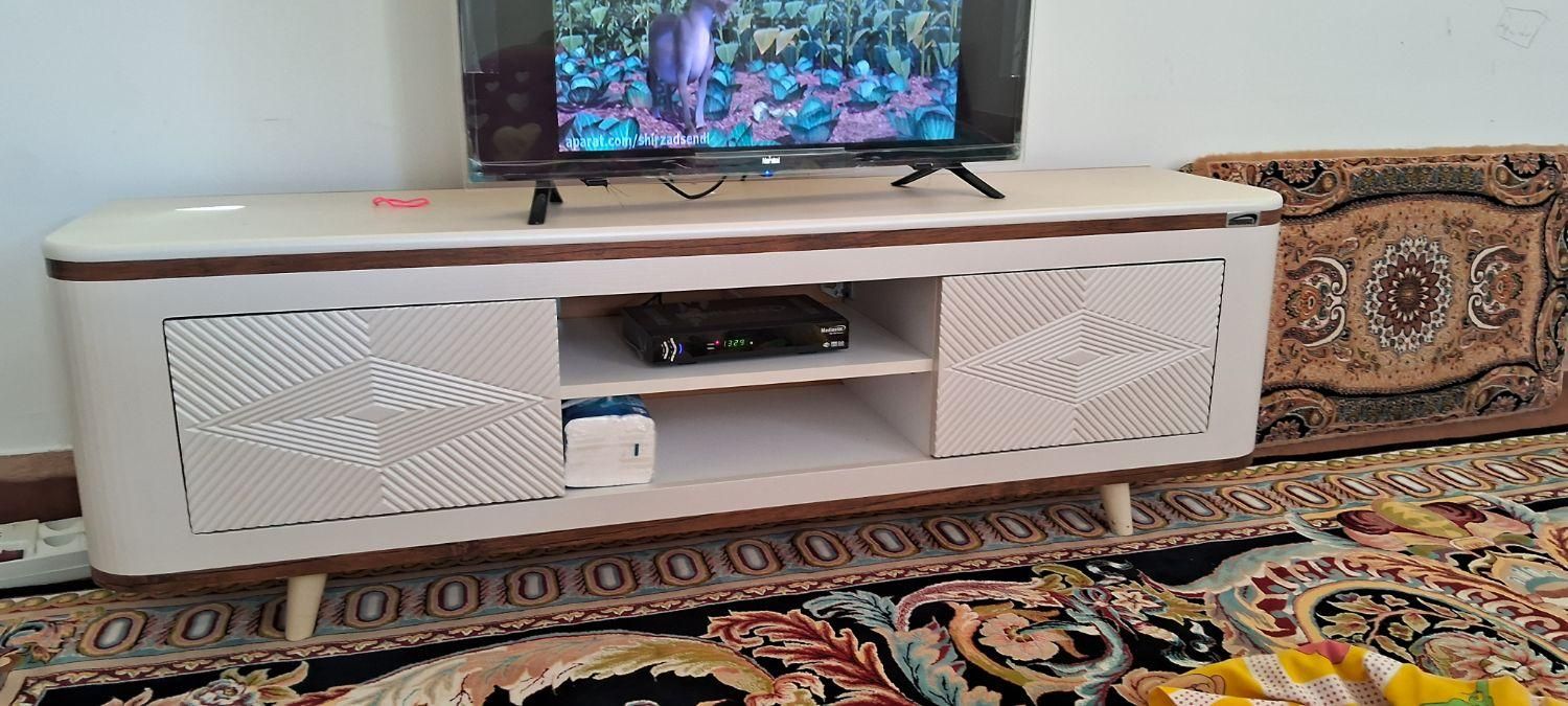 دوعددکمدومیزتیوی واینه وساعت درحدصفر|حراج|مهاباد (آذربایجان غربی), |دیوار