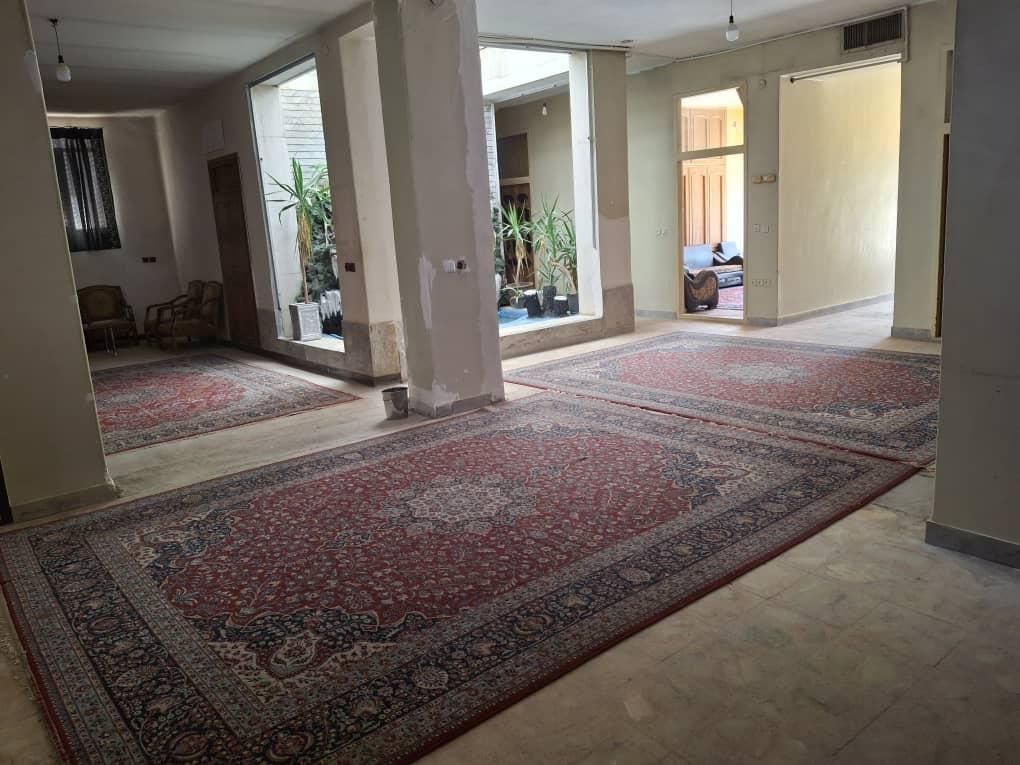 اجار منزل ویلایی دربست ۴ خوابه کارگاه انبار ۷۰۰متر|اجارهٔ خانه و ویلا|اصفهان, خوراسگان|دیوار