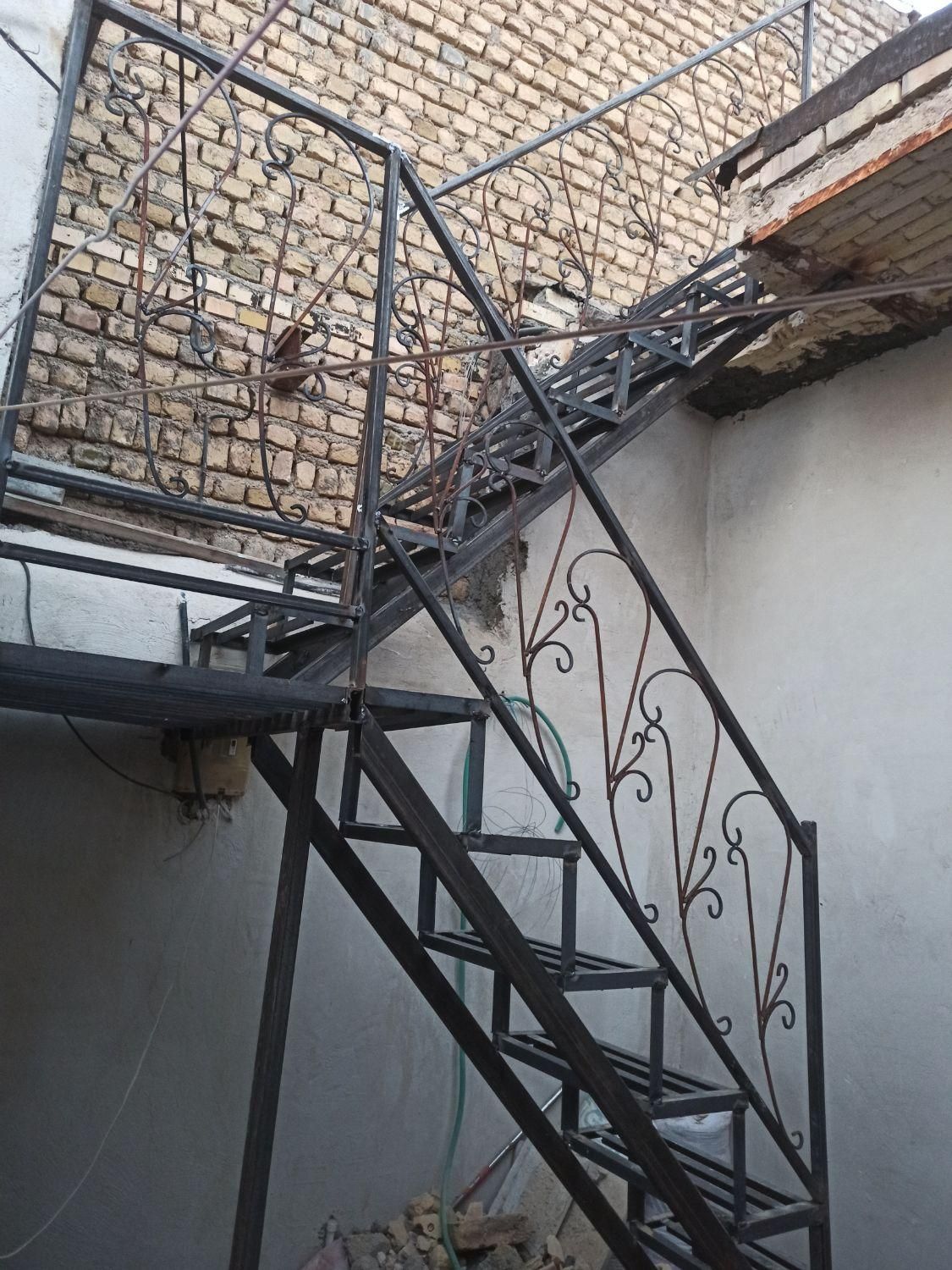 جوشکاری و ساخت پله آهنی مستقیم تکشاسی|مصالح و تجهیزات ساختمان|مشهد, رسالت|دیوار