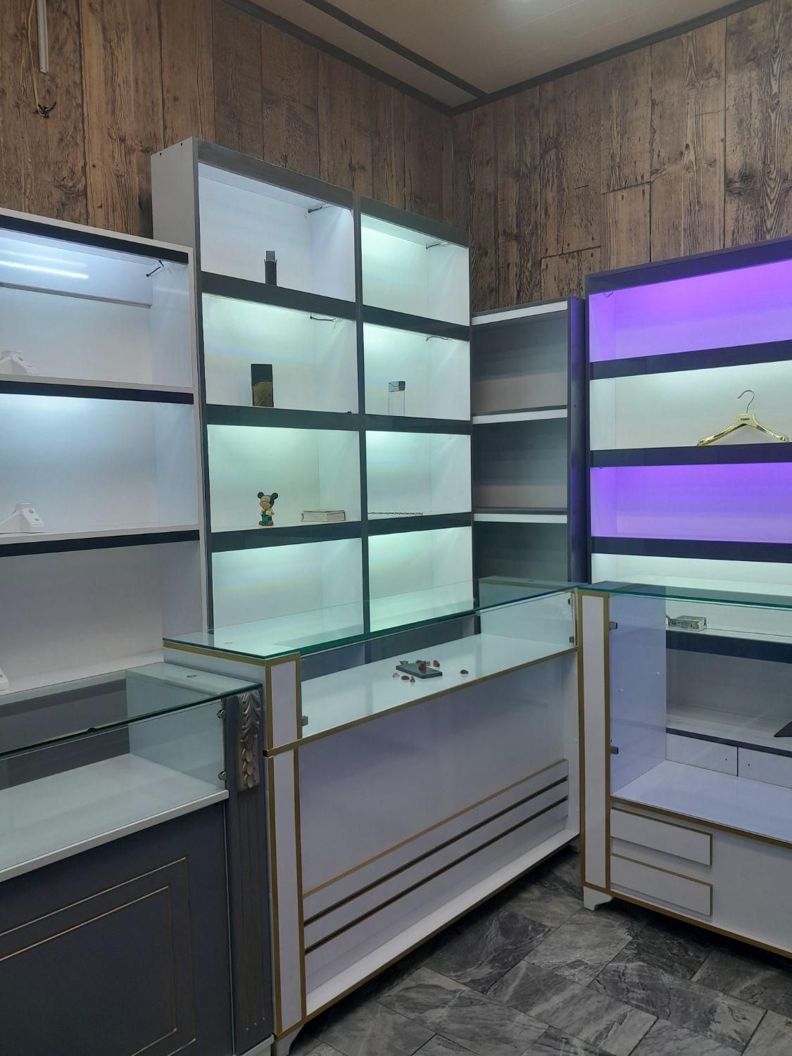ویترین زیورآلات قفسه رگالی پیشخوان طرح وکیوم|فروشگاه و مغازه|تهران, حسنآباد|دیوار