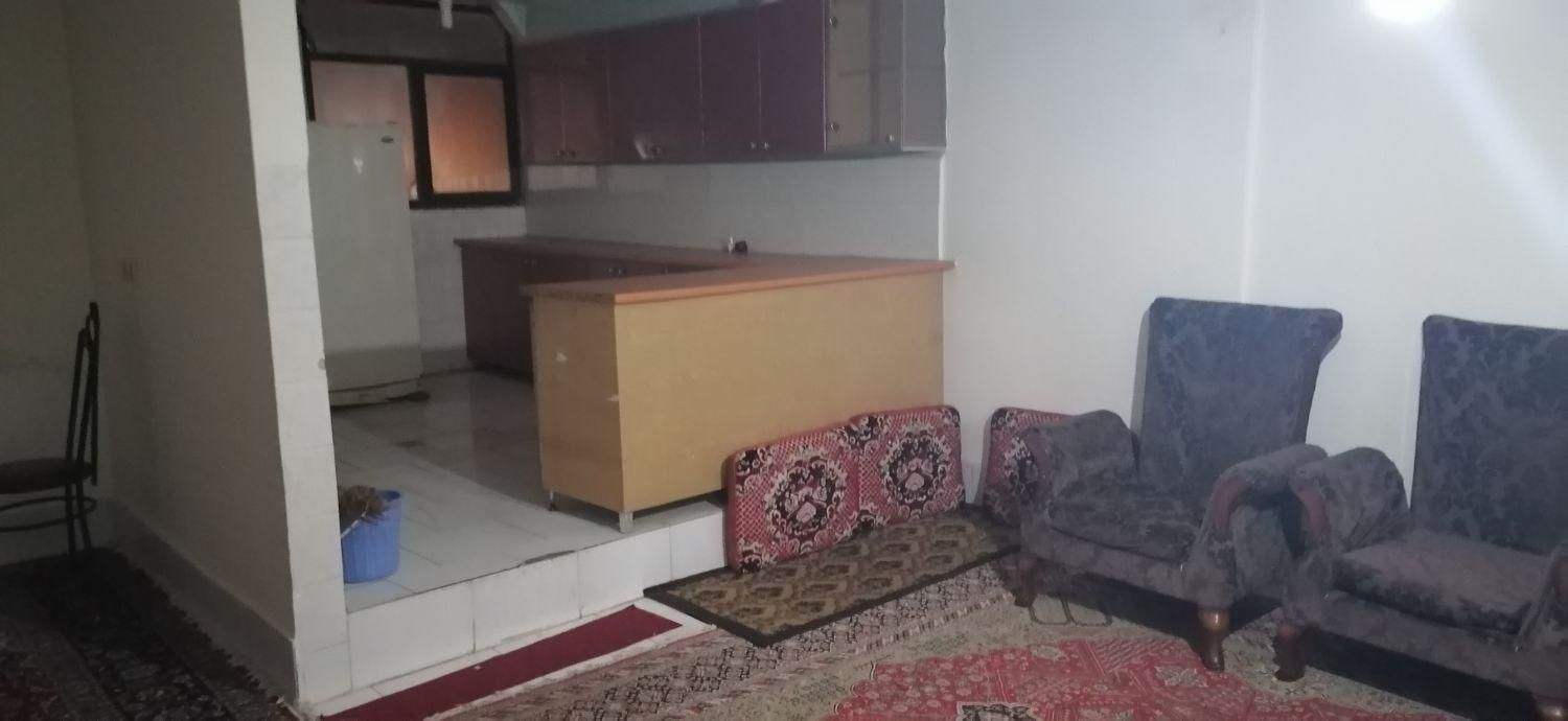 آپارتمان مبله با پارکینگ مسقف|اجارهٔ کوتاهمدت آپارتمان و سوئیت|کرمان, |دیوار