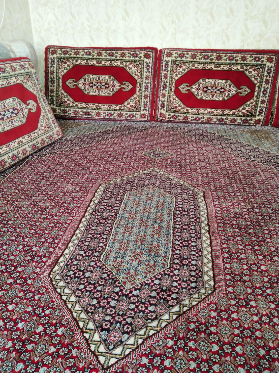 دو عدد قالی نه متری و دو دست پشتی در حد نو|فرش|سنندج, |دیوار