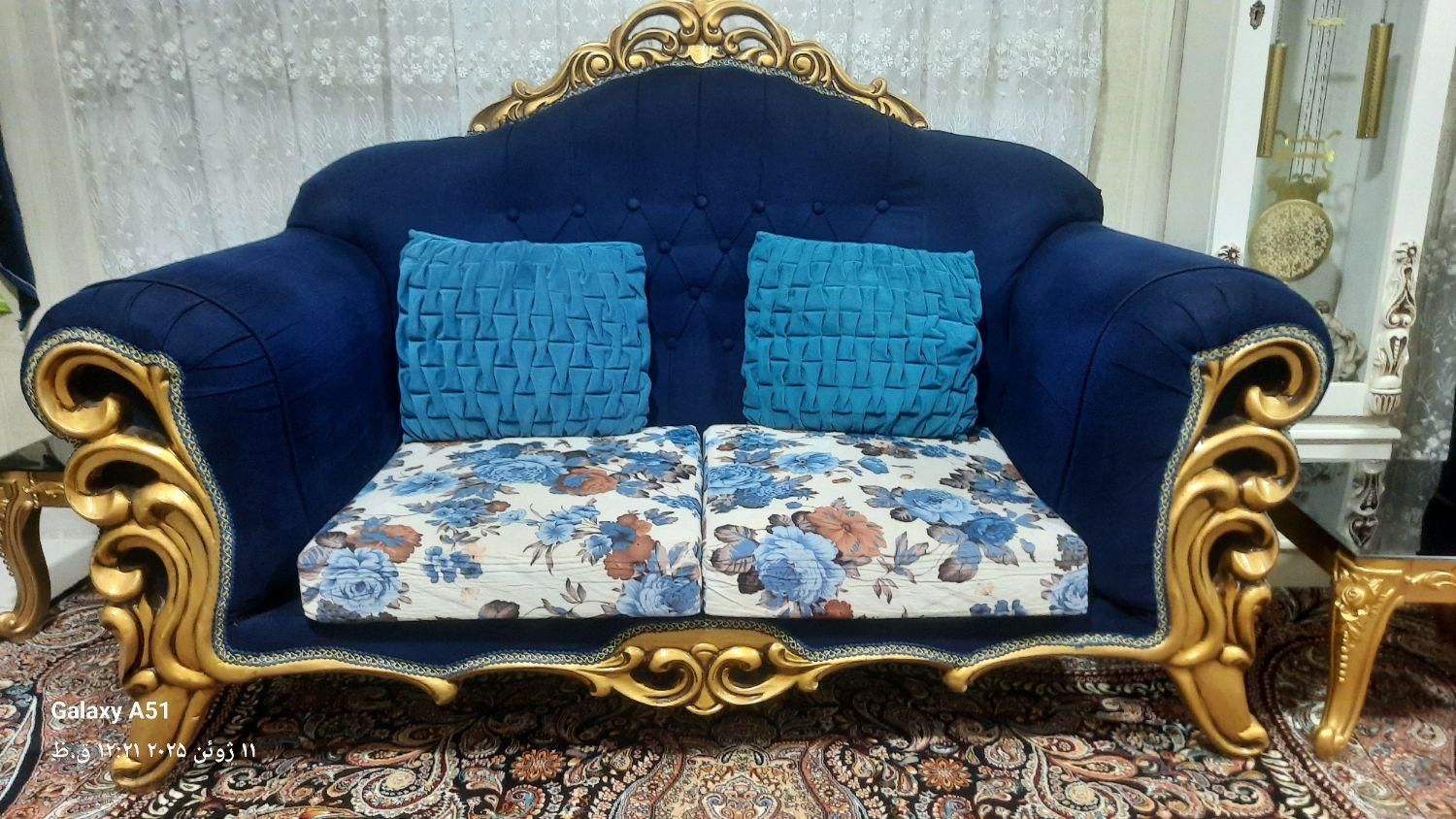 مبل هفت نفره نیم ست با هفت تا کوسن درحد نو|مبلمان خانگی و میز عسلی|نسیم‌شهر, |دیوار