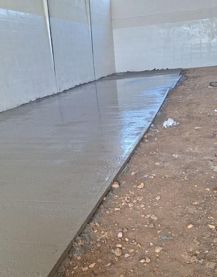 بتن ریزی با خلاطه دیزلی و ماله پروانه ای|خدمات پیشه و مهارت|پاکدشت, |دیوار