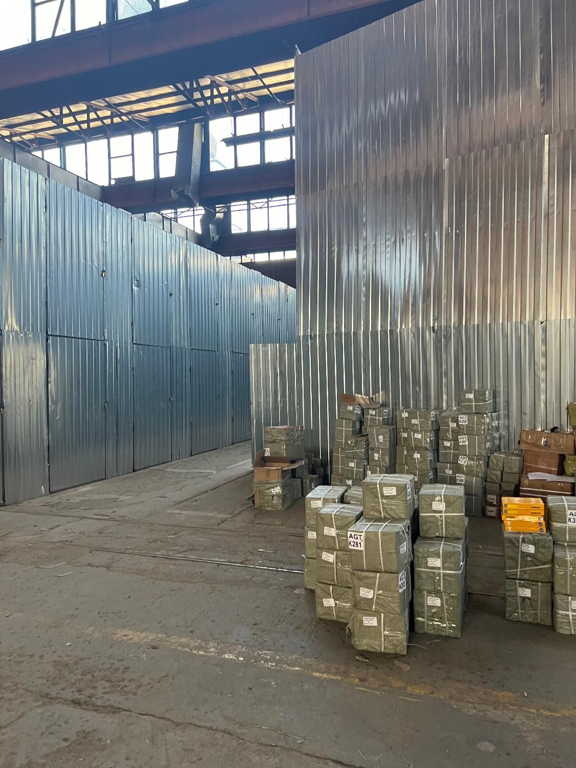 اجاره انبار 20 متری داخل سالن وسوله با بیمه نگهبان|اجارهٔ دفتر صنعتی، کشاورزی، تجاری|یزد, |دیوار