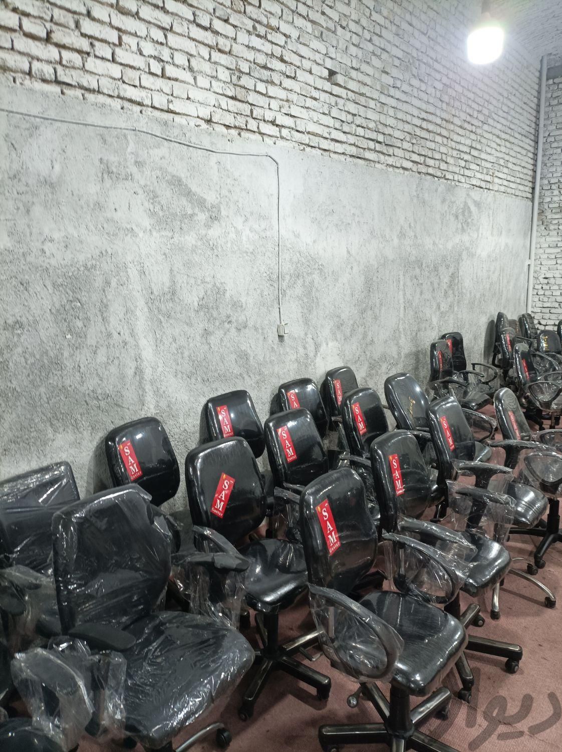 فروش انواع صندلی‌های اداری چرخدار جکدار|صندلی و نیمکت|مشهد, محله وحید|دیوار