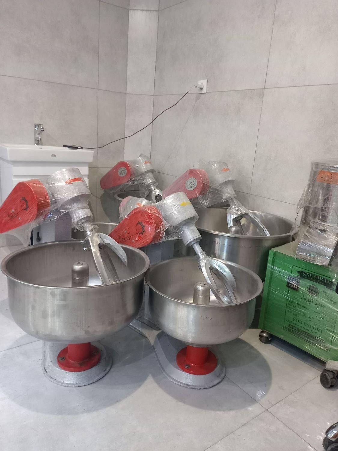 خمیر همزن ده دقیقه ای+تنور و سبزی خردکن فرساندویچ|کافیشاپ و رستوران|پارسآباد, |دیوار