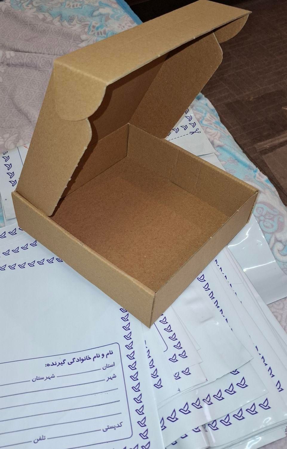 کارتن پستی کیبوردی و فلایر مخصوص انلاین شاپ|ابزارآلات|تهران, فلسطین (میدان انقلاب)|دیوار