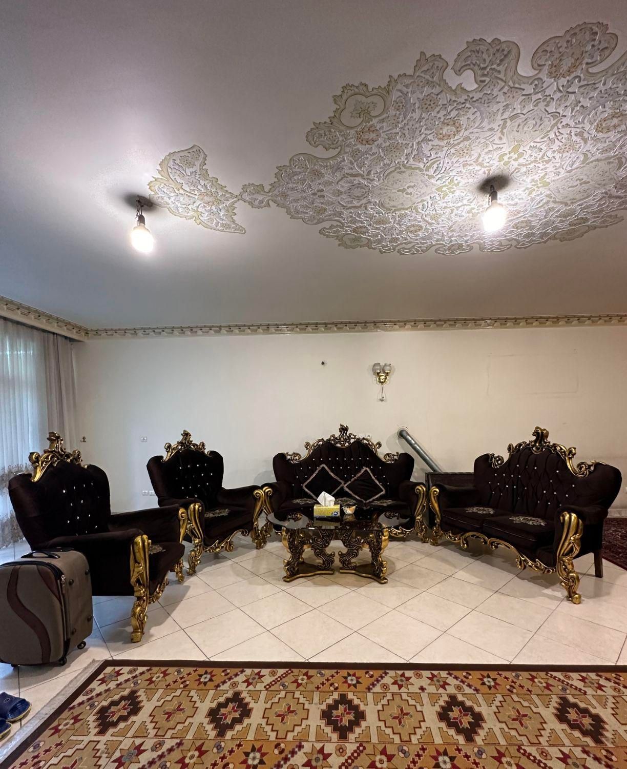 اجاره سوییت آپارتمان مبله اصفهان|اجارهٔ کوتاه‌مدت آپارتمان و سوئیت|اصفهان, نقش جهان|دیوار