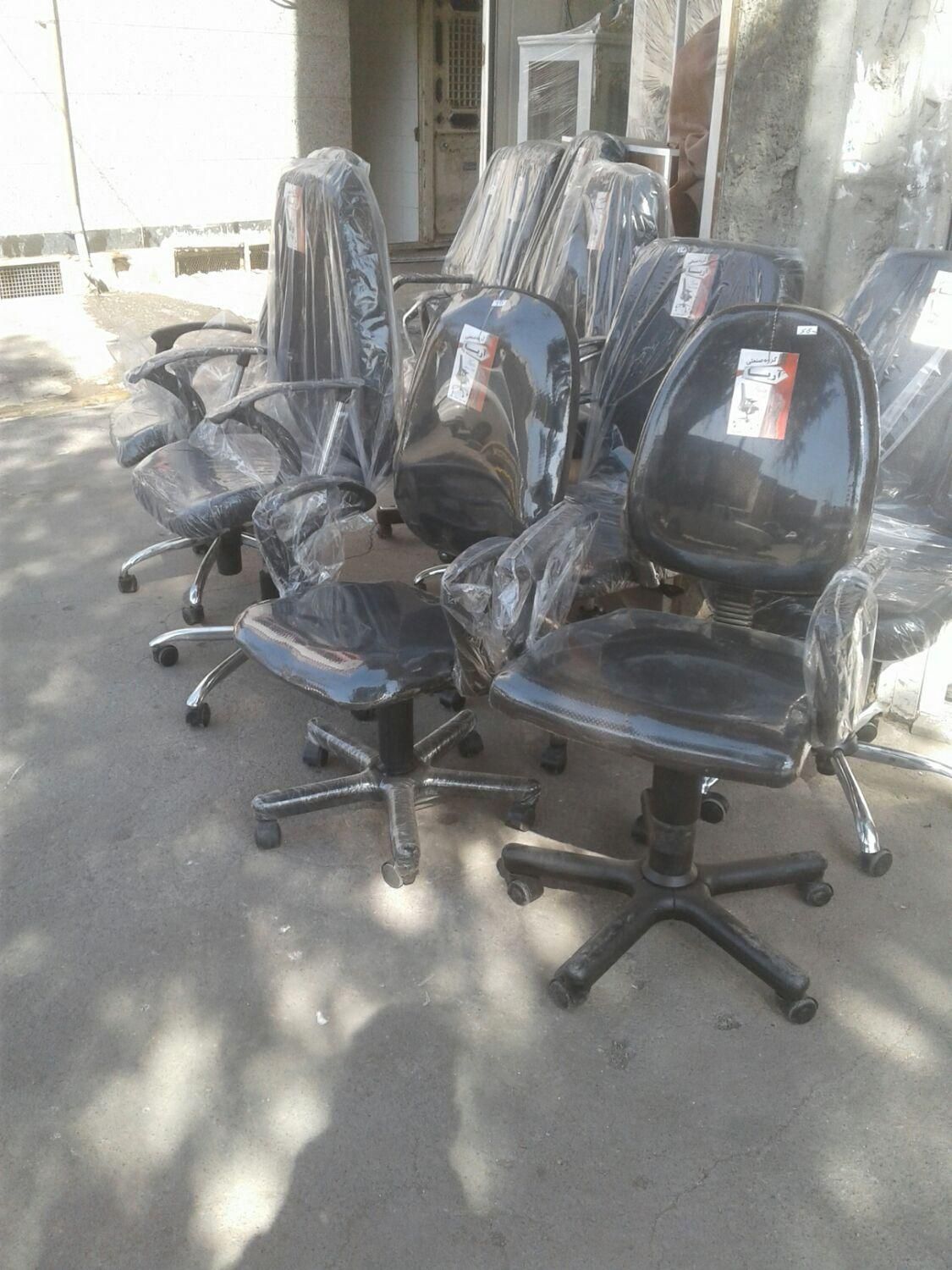 میز نو  و صندلی استوک تعداد بالا|میز و صندلی غذاخوری|قم, نیروگاه|دیوار