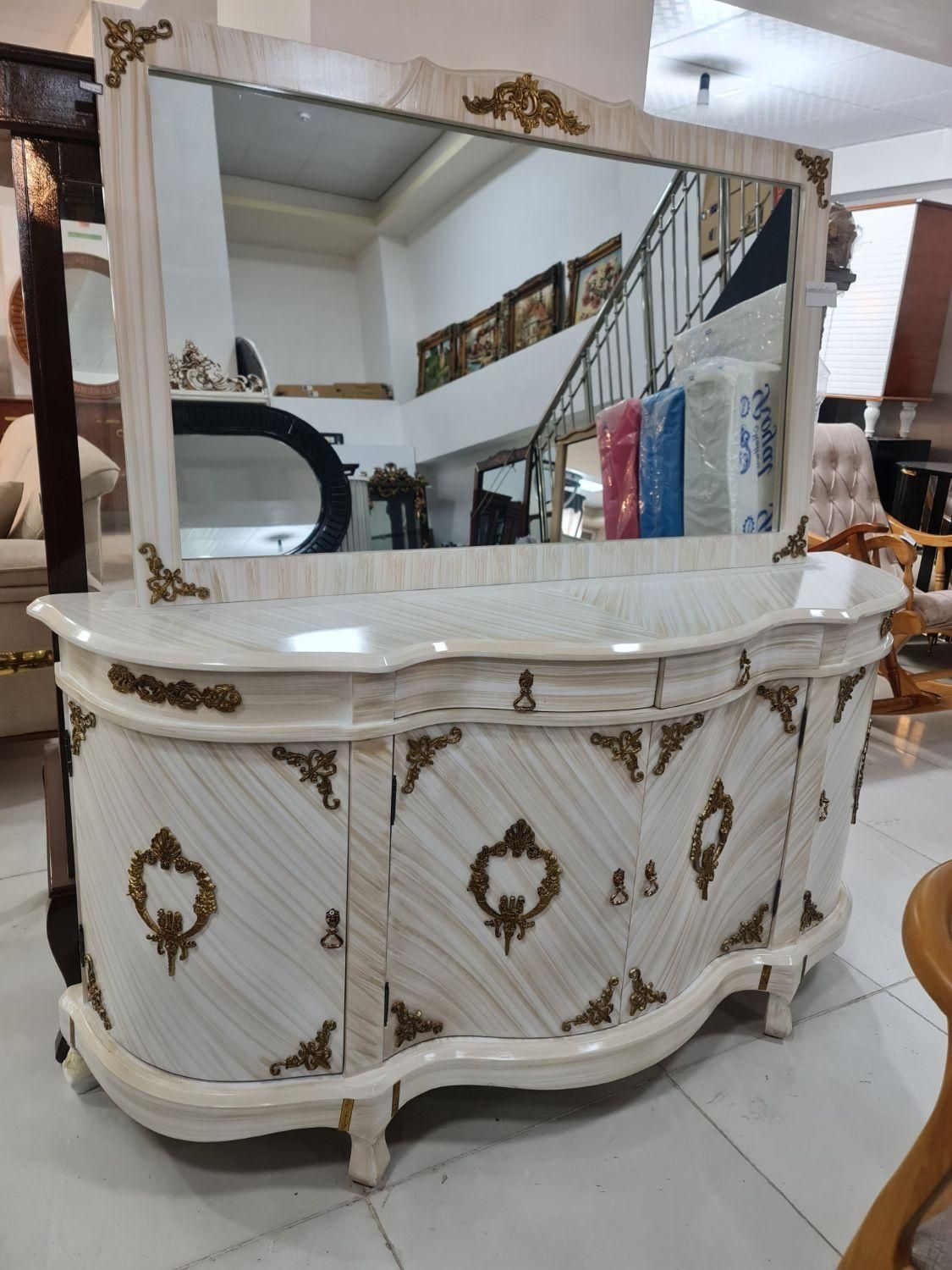 اینه کنسول ۴درب چوبی|بوفه، ویترین، کنسول|ارومیه, |دیوار