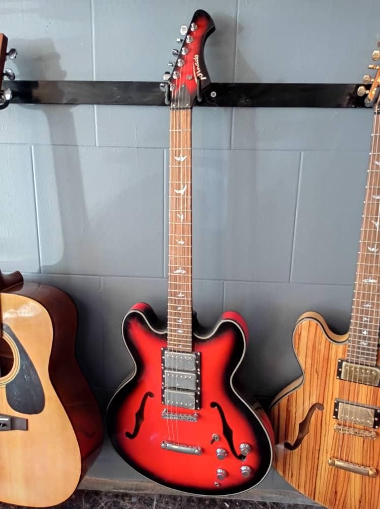 گیتار الکتریک برقی|گیتار، بیس، امپلیفایر|تبریز, |دیوار