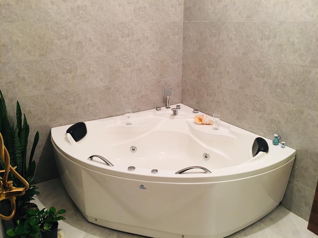 جکوزی گوشه آبشاری|لوازم حمام|تبریز, |دیوار