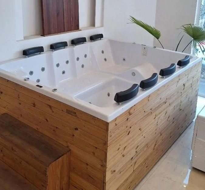 وان جکوزی 8نفره نشیمن درازکش دکومکور|لوازم حمام|تهران, بنیهاشم|دیوار