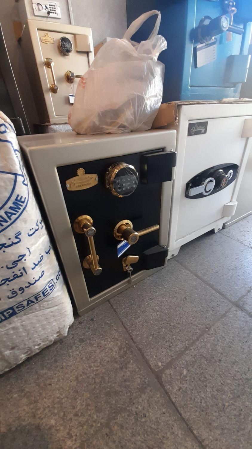 بازگشایی بازکردن تعمیرات رمزقفل گاوصندوق گاو صندوق|خدمات پیشه و مهارت|تهران, بازار|دیوار