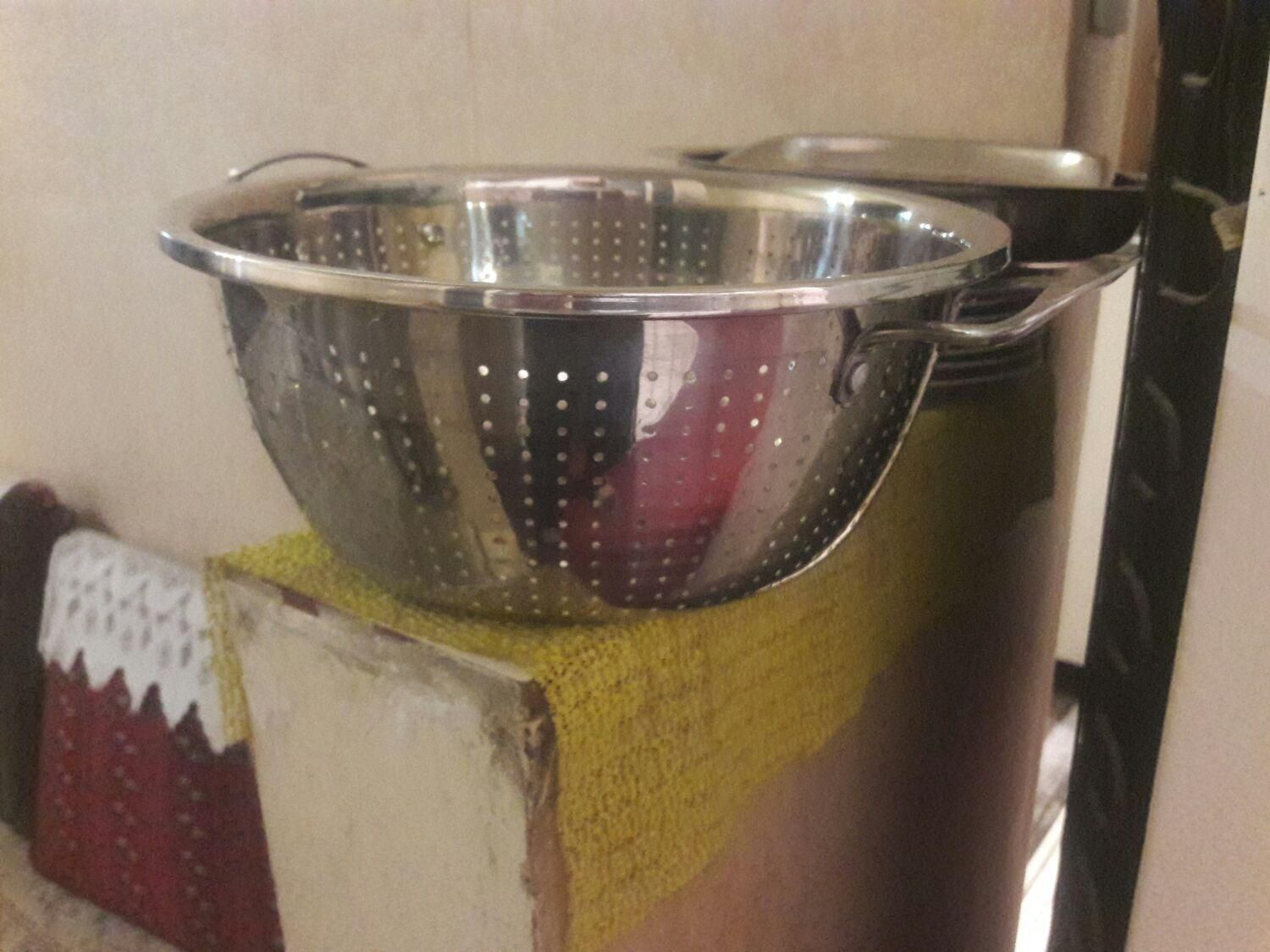 ۲ عدد ظرف استیل و یک عدد ابکش استیل|ظروف پخت‌وپز|ری, دولت‌آباد|دیوار